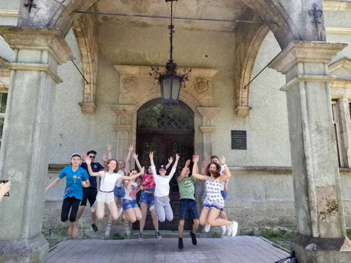 Одразу два замки на Мукачівщині відвідали учасники Літнього університету УжНУ