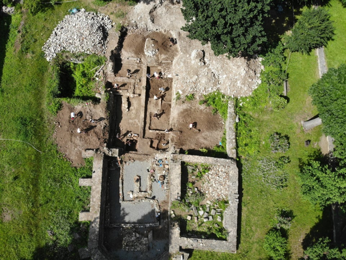 Під час розкопок в Ужгородському замку студенти виявили цінні артефакти (ФОТО, ВІДЕО)
