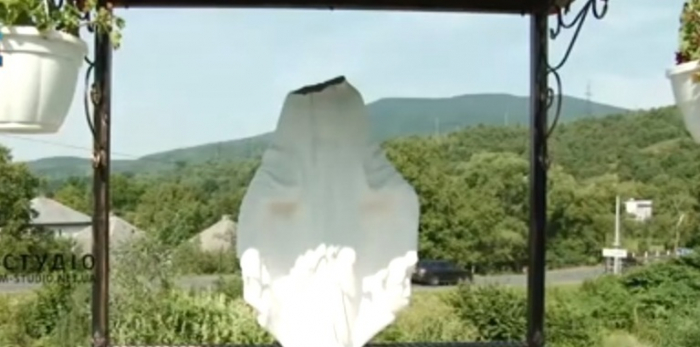 Сільський вандалізм: третій раз від рук невідомих страждає каплиця зі статуєю Святої Марії на Свалявщині