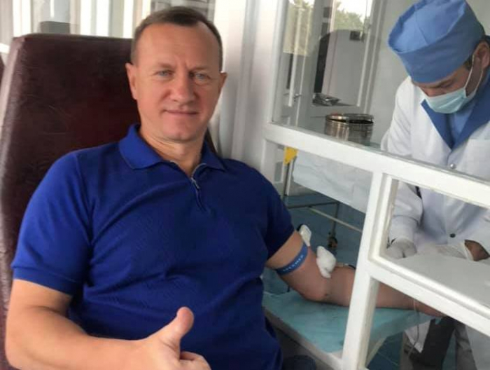 Міський голова Ужгорода Богдан Андріїв долучився до донорства і здав кров