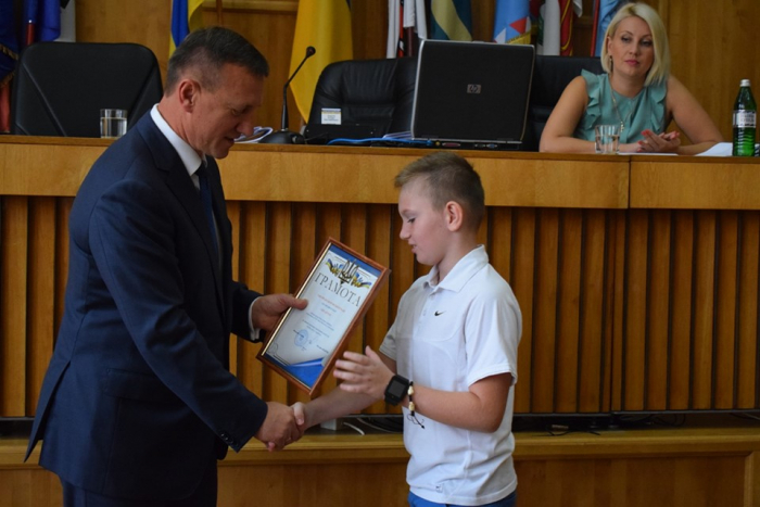 Сесія Ужгородської міськради розпочалася з нагородження юних місцевих спортсменів