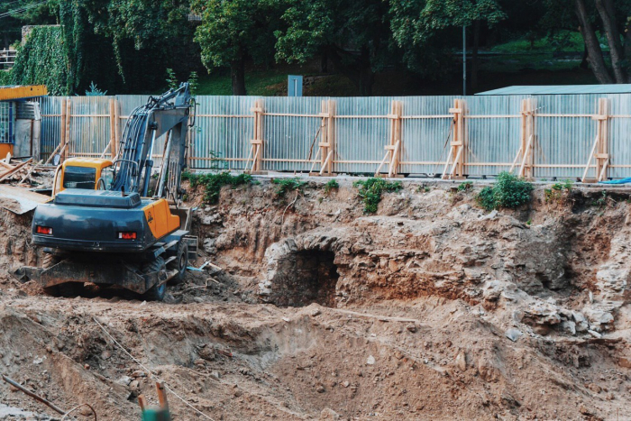 Знайдений підвал на будівництві у центрі Ужгорода: про нові знахідки та законність робіт