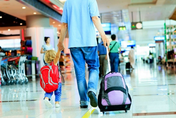 Шпаргалка для батьків: що потрібно для подорожі закордон із дітьми (ВІДЕО)