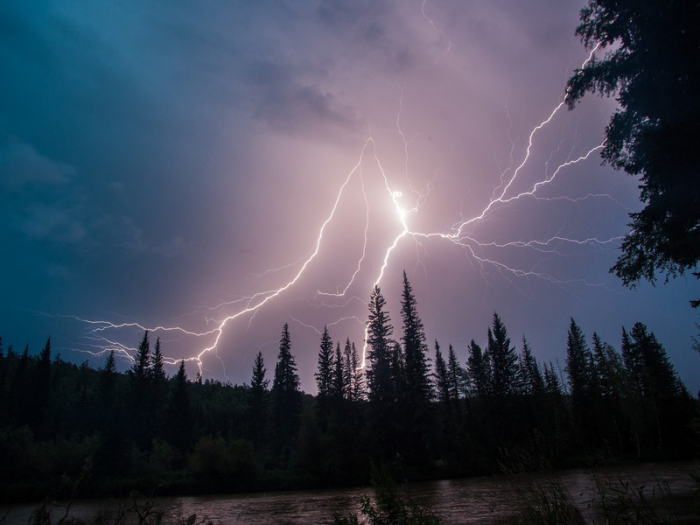 Закарпатців попереджають про грози та зливи – очікуємо сьогодні ввечері