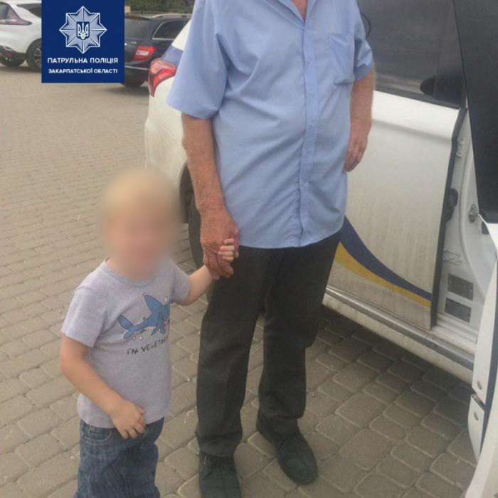 В Ужгороді дідусь на прогулянці загубив 3-річного внука