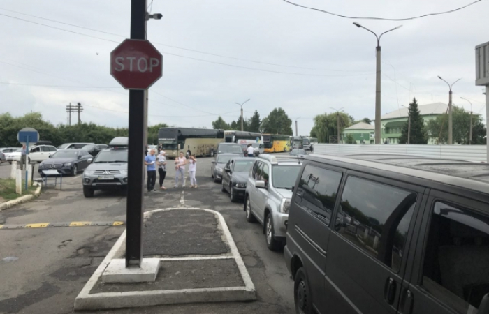 Угорці таки пропускають автівки на КПП "Тиса", - оперативна інформація з пункту пропуску