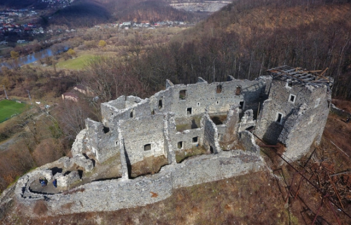 Коли почнуть відновлювати Невицький замок?