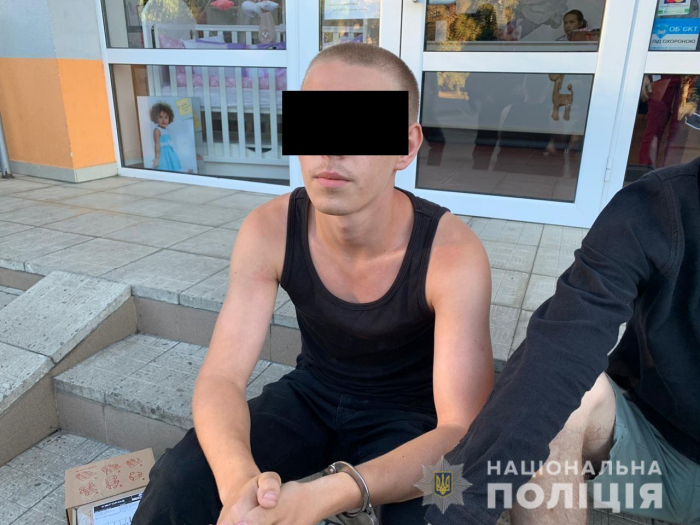 Ужгородського "закладчика" психотропів затримали і взяли під варту (ФОТО)