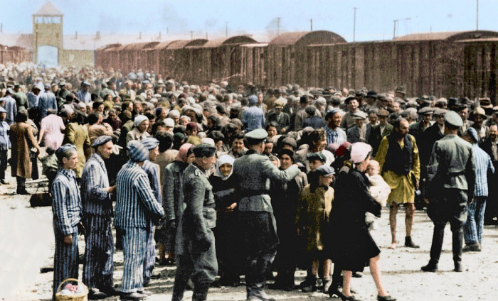 Історичні кадри: закарпатка оприлюднила фото з концтабору