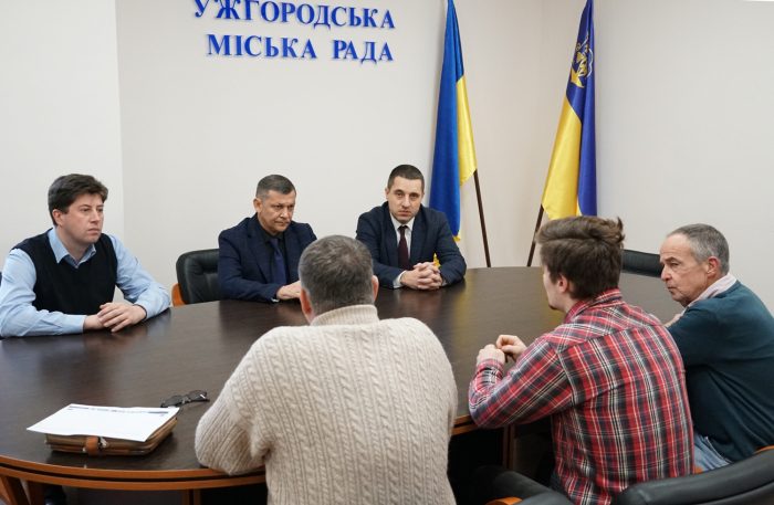 В Ужгородській міськраді відбулася зустріч із представниками благодійної організації One collective. Що обговорили?