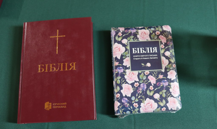 В Ужгороді представили перше видання Біблії в сучасному перекладі з давньоєврейської та давньогрецької мов