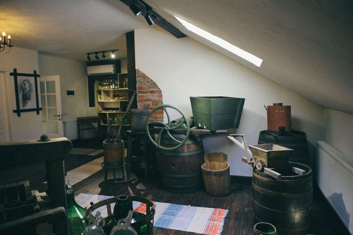 У будинку священників у центрі Ужгорода створили музей вина та виноробства