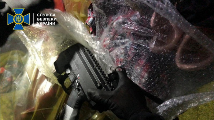 Ховав зброю в іграшках: на Закарпатті сбушники затримали росіянина
