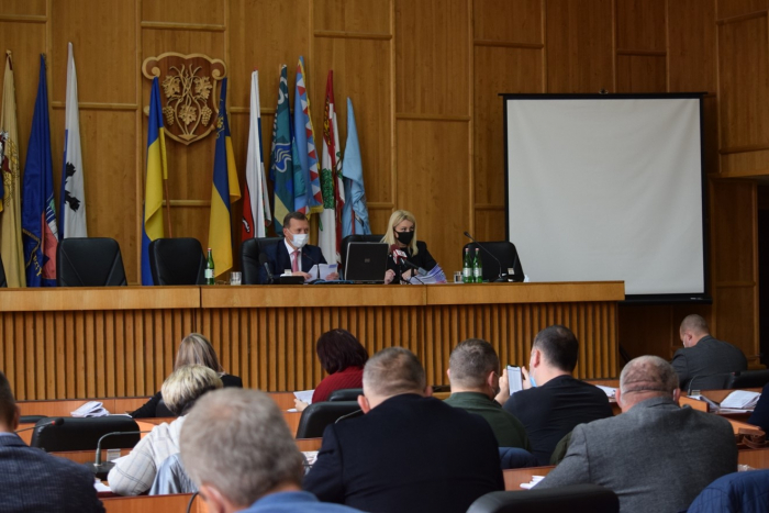 Розпочалась сесія Ужгородської міськради: із порядку денного знято всі проєкти рішень щодо "земельних" питань