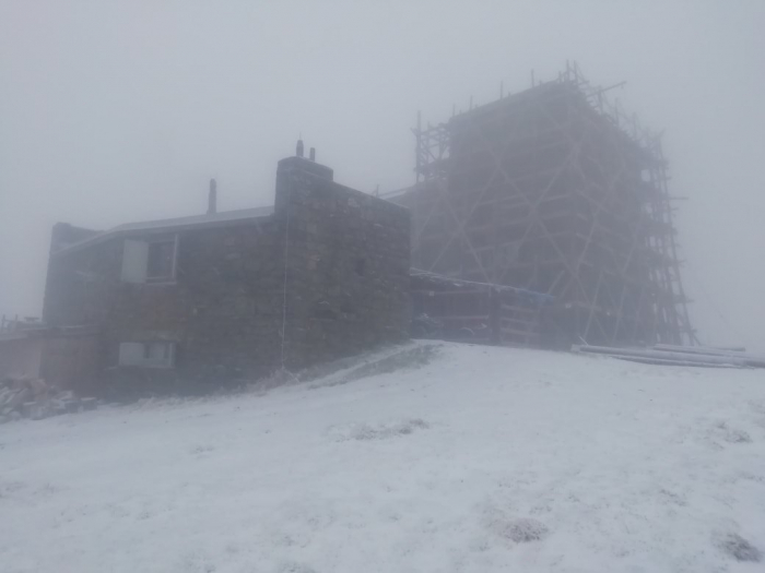 В горах на Рахівщині зима "набирає сили" – падає дрібний сніг (ФОТО)