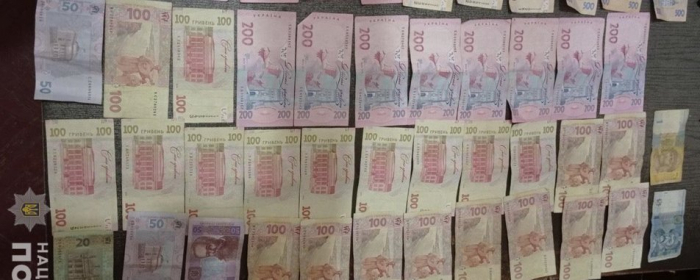 У Міжгір'ї раніше судимий чоловік викрав із сумки працівниці кав'ярні 10 тисяч гривень