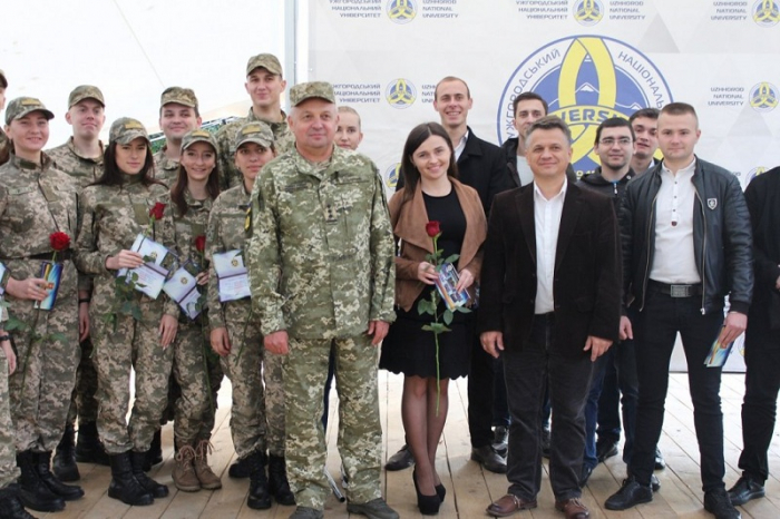 Випускники військової кафедри УжНУ отримали погони молодших лейтенантів