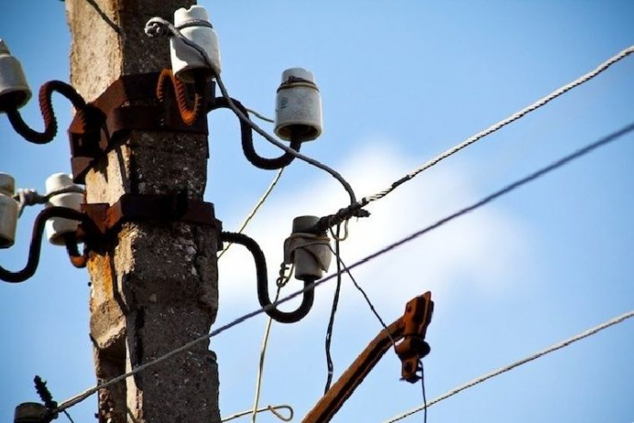На Закарпатті, після шквального вітру та буревію, відновлюють електропостачання в трьох районах