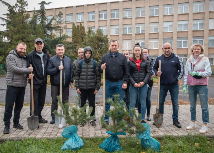1500 дерев висадили сьогодні в Ужгороді
