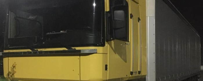 Закарпатські митники вилучили у львів'янина вантажівку через фальшиві документи на транспорт