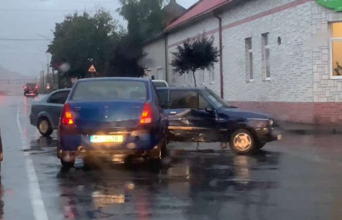 ДТП в Мукачеві: зіткнулися Dacia та Ford 
