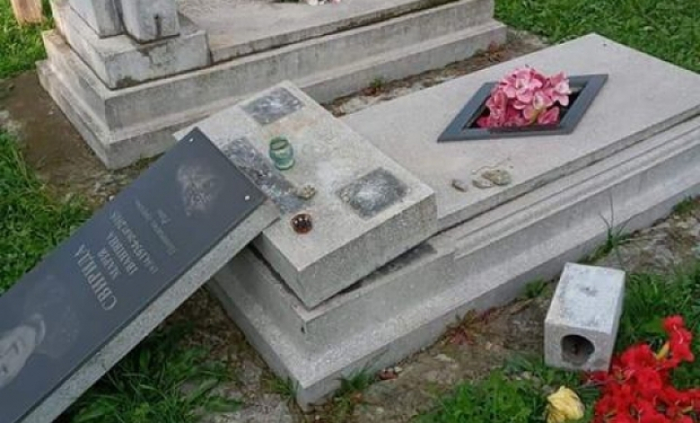 На Мукачівщині вандали здійснили наругу над могилами: правоохоронці встановили імовірних злочинців