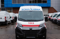 Закарпатські медики отримали 15 нових "швидких" для транспортування пацієнтів з Covid-19