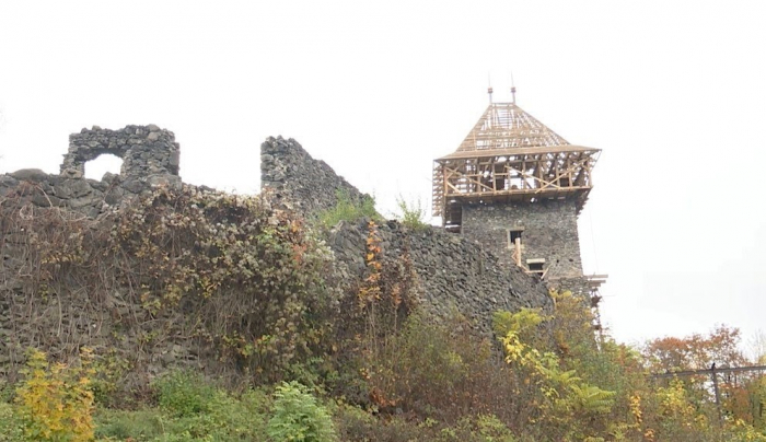 Археологічні дослідження. що вдалось знайти під час розкопок у Невицькому замку