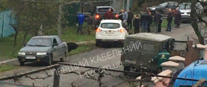 ДТП на Мукачівщині: автівка в'їхала в електричну опору
