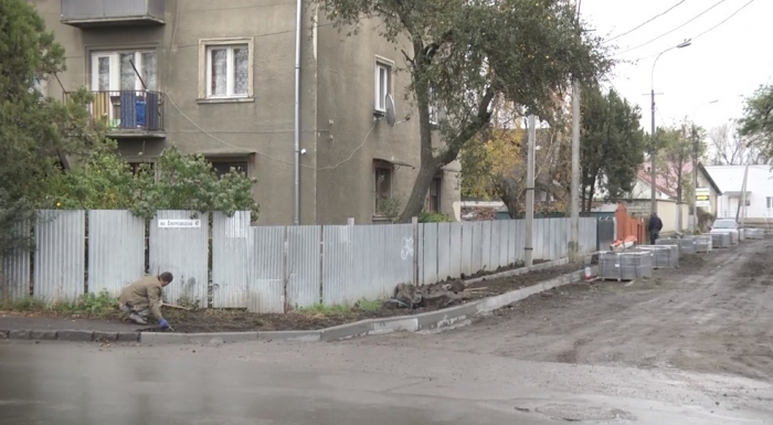 Дорогу до стадіону «Спартак» та парку «Підзамковий» в Ужгороді капітально ремонтують