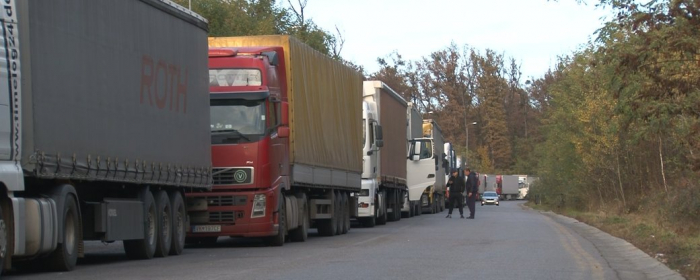 На КПП "Ужгород — Вишнє-Нємецьке" утворилась черга з 300 вантажівок