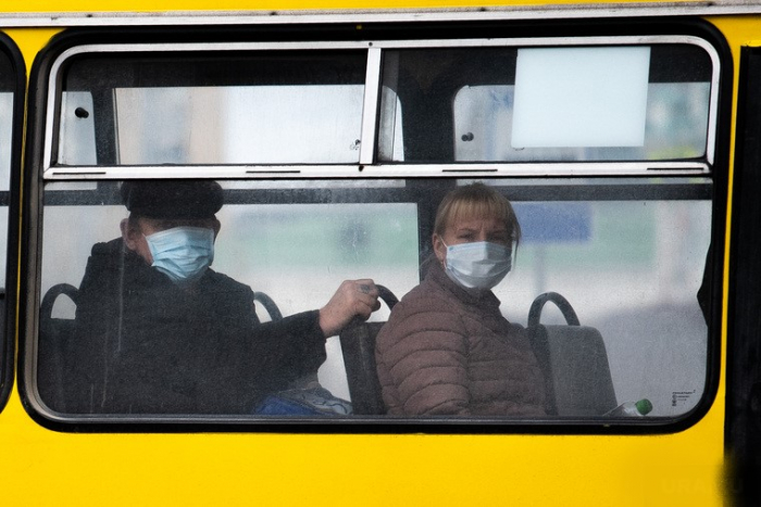 В Україні набув чинності закон про штрафи за відсутність масок у транспорті