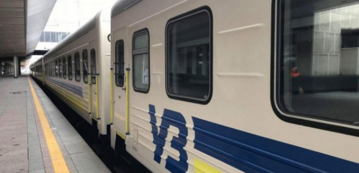 "Укрзалізниця" відновлює рух трьох поїздів на Закарпаття