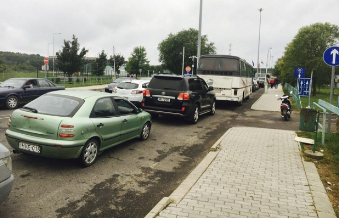 Черги на кордоні: на КПП "Лужанка" застрягла майже сотня автівок