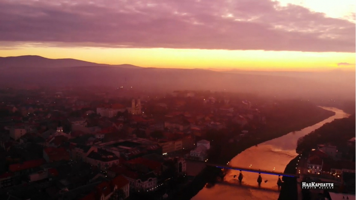 Відео дня: Пурпурний ранок в Ужгороді