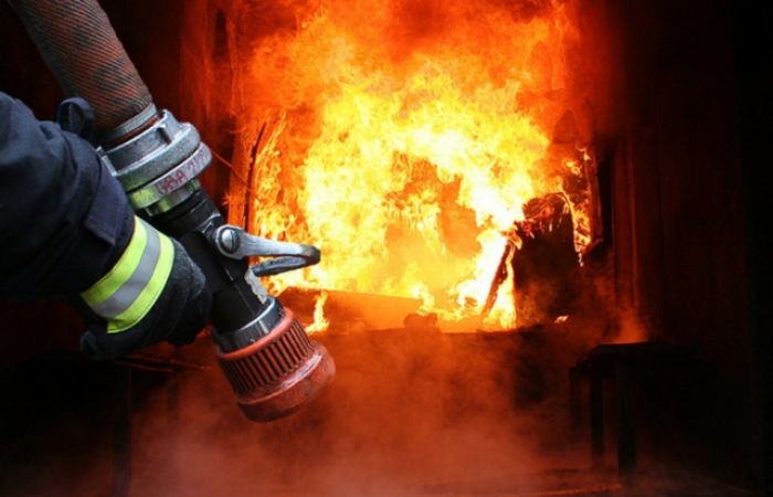 Пожежа у Рахові: ледь не згорів будинок 72-річного дідуся через несправний димар
