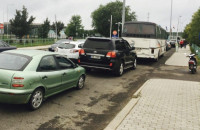 Черги на кордоні: на КПП "Лужанка" застрягла майже сотня автівок