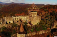 Мальовниче Закарпаття: Невицький замок в осінній красі (ВІДЕО)