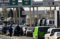 На кордоні з Угорщиною знову величезні черги