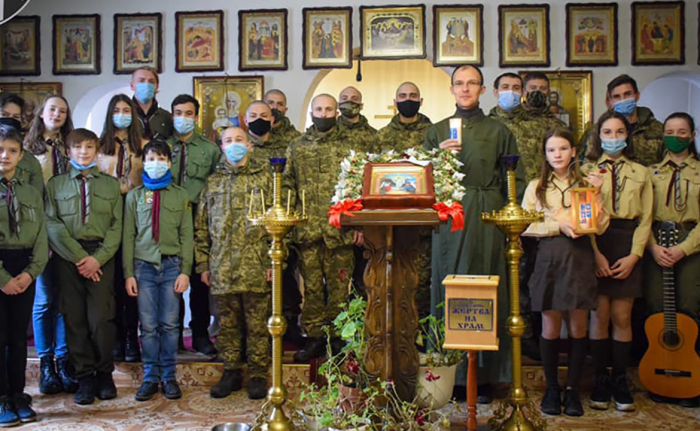 Пластуни передали Вифлеємський вогонь 128-й бригаді