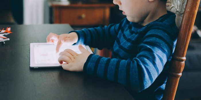 Дистанційне навчання онлайн: чи стануть сучасні діти ґаджетозалежними? Думки закарпатців