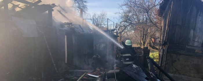 У Мукачеві сталася пожежа у надвірній споруді
