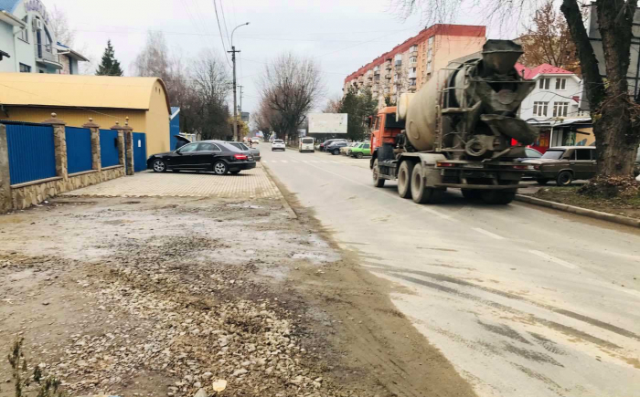 Ще трьох забудовників в Ужгороді притягнуть до адмінвідповідальності: на дорогу виїжджали вантажівки із брудними колесами