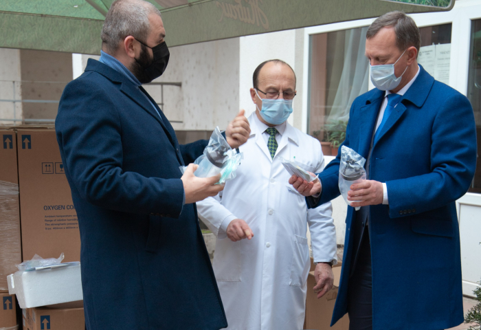 В Ужгородську центральну міську клінічну лікарню привезли 104 кисневі концентратори