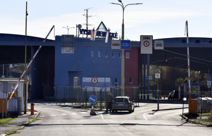 Всі КПП на кордонах Словаччини працюють, але правила стали суворіші
