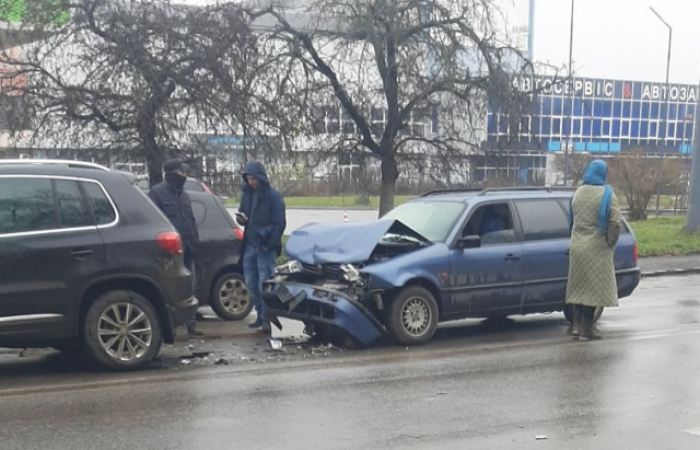 ДТП в Ужгороді: не розминулися легковик та позашляховик 
