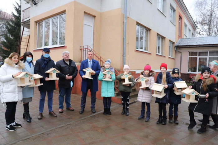 Ужгородці долучилися до всеукраїнської акції «Нагодуй птахів узимку»