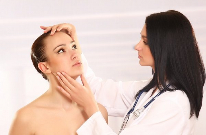 Жіноча шпаргалка: проблеми, з якими жінки звертаються до косметолога під час холодів