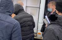 На Виноградівщині правоохоронці виявили значну партію цигарок, які, ймовірно, готували до контрабанди