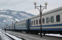 Укрзалізниця відновлює курсування ще одного потягу на Закарпаття
